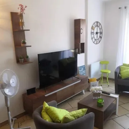 Vue Les Hameaux De A Проприано